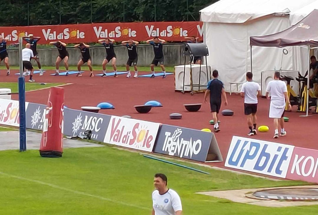 i nazionali eseguono attività fisica fuori dal campo