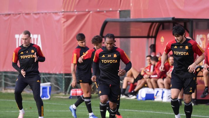 Roma, da Trigoria arrivano due sorrisi: Dybala e Renato Sanches si allenano in gruppo - immagine 1