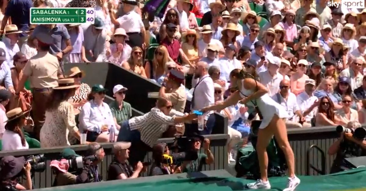 video / Wimbledon, malore sugli spalti: Sabalenka corre in aiuto video / Wimbledon, malore sugli spalti: Sabalenka corre in aiuto