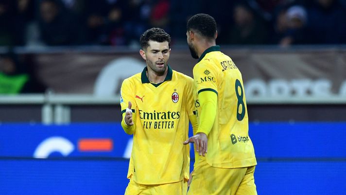 TURIN, ITALY - DECEMBER 08: Christian Pulisic of AC Milan celebrates scoring his team's third goal with teammate Ruben Loftus-Cheek during the Serie A match between Torino FC and AC Milan at Stadio Olimpico di Torino on December 08, 2025 in Turin, Italy. (Photo by Valerio Pennicino/Getty Images) Borghi: “Il Milan ha un problema di concentrazione. I rossoneri concedono troppo” - immagine 1