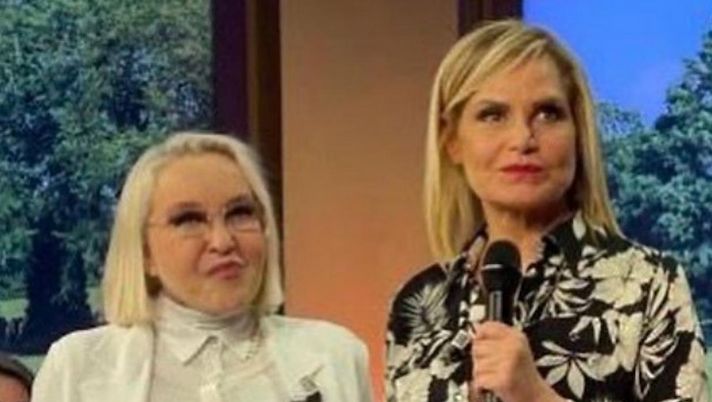 La foto postata da Simona Ventura su Instagram  Scomparsa Eleonora Giorgi, Simona Ventura sui social: “Fortunata a conoscerti, esempio di coraggio” - immagine 1