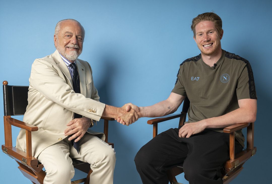 I primi scatti ufficiali di De Bruyne con la divisa del Napoli – LA FOTOGALLERY - immagine 6