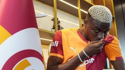 Osimhen, presentazione da star al Galatasaray: con lui un altro top player – GALLERY
