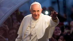 Papa Francesco è morto, si ferma anche il calcio