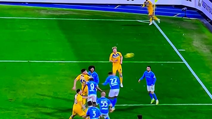 VIDEO Napoli-Frosinone 0-1, Barrenechea gela il Maradona con un colpo di testa! - immagine 1