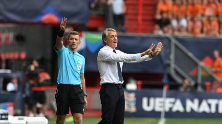 ENSCHEDE, NETHERLANDS - JUNE 18: Head coach of Italy Roberto Mancini reacts during the UEFA Nations League 2022/23 third-place match between Netherlands and Italy at FC Twente Stadium on June 18, 2023 in Enschede, Netherlands. (Photo by Claudio Villa/Getty Images)