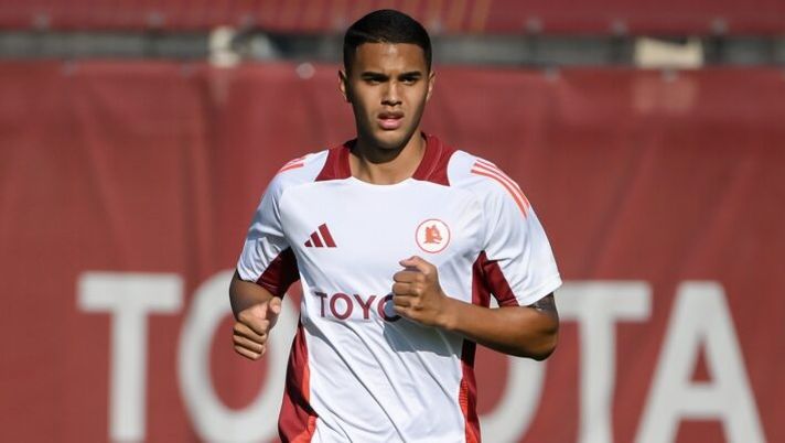 ROME, ITALY - JULY 10: AS Roma player Joao Costa during a training session at Centro Sportivo Fulvio Bernardini on July 10, 2024 in Rome, Italy. (Photo by Fabio Rossi/AS Roma via Getty Images) UFFICIALE – Joao Costa passa all’Al-Ettifaq: ecco quanto incassa la Roma - immagine 1