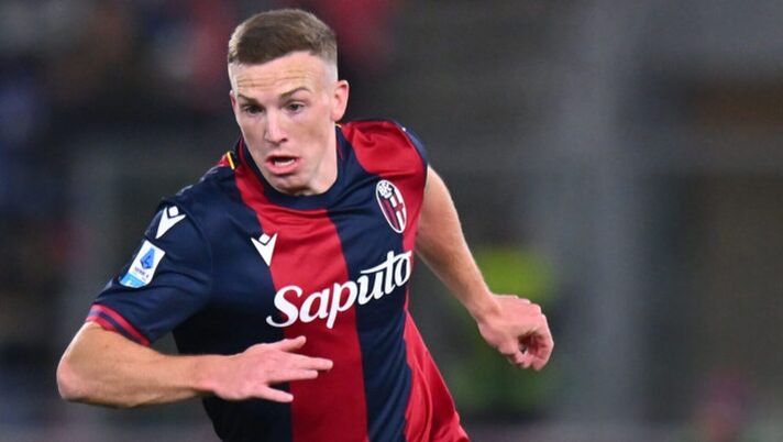 BOLOGNA, ITALY - JANUARY 12: Lewis Ferguson of Bologna in action during the Serie A match between Bologna and AS Roma at Stadio Renato Dall'Ara on January 12, 2025 in Bologna, Italy. (Photo by Alessandro Sabattini/Getty Images) Bologna, la gerarchia sui rigori e il vice Orsolini: da Castro ai segnali su Ferguson - immagine 1