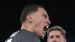 VIDEO Raspadori tira fuori tutta la sua carica nell’esultanza dopo il gol dell’1-1