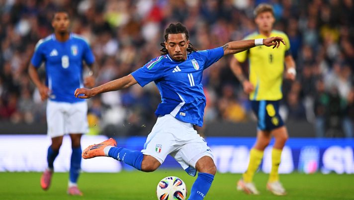 CESENA, ITALY - OCTOBER 10: Luca Koleosho of Italy U21 during the UEFA Under21 EURO Qualifier betweenItaly U21 v Sweden U21 and ad hoc Arena im Ernst-Abbe-Sportfeld on October 10, 2025 in Cesena, Italy. (Photo by Alessandro Sabattini/Getty Images) Koleosho al Paris FC: il primo colpo salvezza per il club parigino è italiano - immagine 1