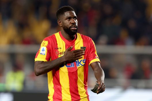 LECCE, ITALY - JANUARY 04: Samuel Umtiti of Lecce celebrates after the Serie A match between US Lecce and SS Lazio at Stadio Via del Mare on January 04, 2023 in Lecce, Italy. (Photo by Maurizio Lagana/Getty Images) Umtiti