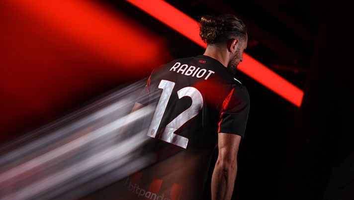 MILAN, ITALY - SEPTEMBER 12: New AC Milan player Adrien Rabiot is seen during his first photoshoot with the club at Casa Milan on September 12, 2025 in Milan, Italy. (Photo by Giuseppe Cottini/AC Milan via Getty Images)  Rabiot day a Casa Milan: tutte le foto - immagine 1