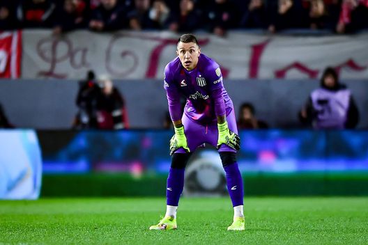 Fernando Muslera dell’Estudiantes osserva il gioco durante il ritorno degli ottavi di finale della Copa CONMEBOL Libertadores 2025 tra Estudiantes e Cerro Porteño, allo Stadio Jorge Luis Hirschi il 20 agosto 2025 a La Plata, Argentina. (Foto di Marcelo Endelli/Getty Images) Copa Libertadores, Flamengo-Estudiantes: diretta tv e streaming LIVE del match- immagine 3