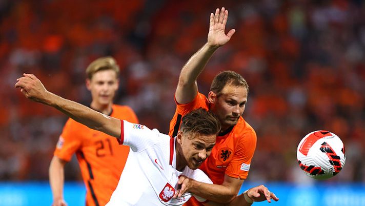 ROTTERDAM, NETHERLANDS - JUNE 11: Daley Blind of Netherlands is challenged by Matty Cash of Poland during the UEFA Nations League - League A Group 4 match between Netherlands and Poland at Stadium Feijenoord on June 11, 2022 in Rotterdam, Netherlands. (Photo by Dean Mouhtaropoulos/Getty Images) Olanda-Polonia, i precedenti: lo spettacolare 2-2 dell’edizione 2022 di Nations League - immagine 1