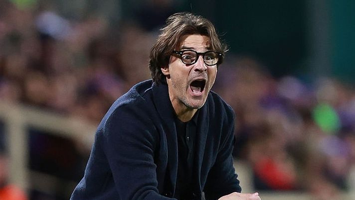 FLORENCE, ITALY - NOVEMBER 22: Head coach Paolo Vanoli manager of ACF Fiorentina reacts during the Serie A match between ACF Fiorentina and Juventus FC at Artemio Franchi on November 22, 2025 in Florence, Italy. (Photo by Gabriele Maltinti/Getty Images) Vanoli: “Gudmundsson, la verità sul rigore è questa! Nuovo stop Gosens: cosa filtra. Fagioli e Fazzini…” - immagine 1