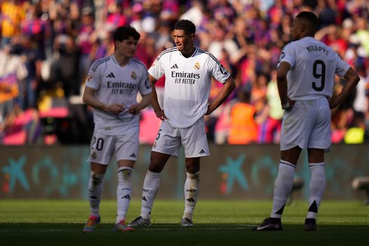 Jude Bellingham dopo la sconfitta in Barcellona-Real Madrid. (Foto di Alex Caparros/Getty Images) Un Clásico da goosebumps e stargazing: il Barcellona batte il Real Madrid e si avvicina al titolo- immagine 4