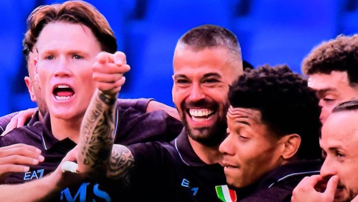 Lazio-Napoli 0-1, rete magnifica di Spinazzola: destro al volo e azzurri avanti VIDEO Lazio-Napoli 0-1, rete magnifica di Spinazzola: destro al volo e azzurri avanti VIDEO - immagine 1