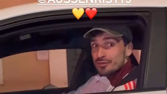 Hummels, colpi di clacson e sorrisi con un tifoso al semaforo: “Tu come stai?” Hummels, colpi di clacson e sorrisi con un tifoso al semaforo: “Tu come stai?” - immagine 1