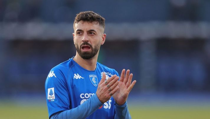 EMPOLI, ITALY - JANUARY 28: Francesco Caputo of Empoli FC greets the fans after during the Serie A match between Empoli FC and Torino FC at Stadio Carlo Castellani on January 28, 2023 in Empoli, Italy. (Photo by Gabriele Maltinti/Getty Images) Caprile, Piccoli, Caputo e Gyasi: Empoli, ecco cosa resta dall’amichevole col Lille - immagine 1