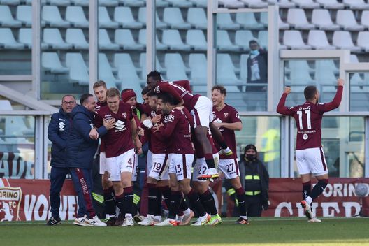 TURIN, ITALY - DECEMBER 12: Tommaso Pobega of Torino FC celebrates with team mates after scoring to give the side a 2-0 lead during the Serie A match between Torino FC and Bologna FC at Stadio Olimpico di Torino on December 12, 2021 in Turin, Italy. (Photo by Jonathan Moscrop/Getty Images)