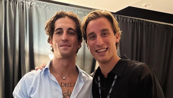 Bove e Damiano insieme al Palasport: lo scatto nel backstage dopo il concerto - immagine 1