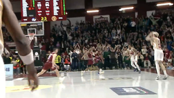 Follia a Trapani! Festeggiano mentre gli avversari segnano da metà campo: il video