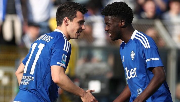 Douvikas: “Felice per il mio primo gol, Serie A campionato complicato. Sul ruolo…” Douvikas: “Felice per il mio primo gol, Serie A campionato complicato. Sul ruolo…” - immagine 1