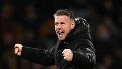 Il Wolverhampton festeggia la super vittoria contro l’Aston Villa…con Bad Bunny