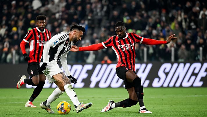 TURIN, ITALY - JANUARY 18: Nicolas Gonzalez of Juventus battles for the ball with Fikayo Tomori of AC Milan during the Serie A match between Juventus and AC Milan at Allianz Stadium on January 18, 2025 in Turin, Italy. (Photo by Daniele Badolato - Juventus FC/Juventus FC via Getty Images)  I temi post Juventus-Milan: la discontinuità, la fame, Tomori e Bennacer - immagine 1