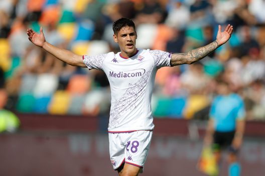UDINE, ITALY - SEPTEMBER 24: Lucas Martinez Quarta of Fiorentina celebrates after scoring the team's first goal during the Serie A TIM match between Udinese Calcio and ACF Fiorentina at Udinese Arena on September 24, 2023 in Udine, Italy. (Photo by Timothy Rogers/Getty Images) Sandrelli: “Porta inviolata a Udine messaggio importante. Il gol di Quarta…”- immagine 2