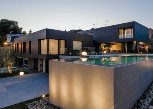 Le follie di Arda Turan: vandalizzata la villa da 18 milioni di euro in Spagna- immagine 3