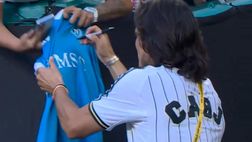 Come se non se ne fosse mai andato: Cavani firma una maglia speciale IL VIDEO