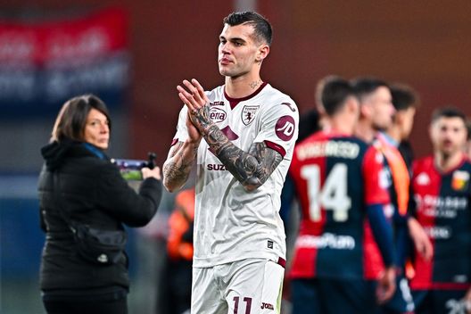 GENOA, ITALY - JANUARY 13: Pietro Pellegri of Torino, former player of Genoa, greets the home crowd after the Serie A TIM match between Genoa CFC and Torino FC at Stadio Luigi Ferraris on January 13, 2024 in Genoa, Italy. (Photo by Simone Arveda/Getty Images) Mancano i gol dalla panchina: il Toro ha bisogno di cambi di qualità per svoltare- immagine 2