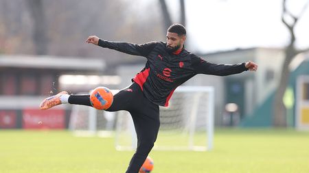 CAIRATE, ITALY - NOVEMBER 30: Ruben Loftus-Cheek of AC Milan in action during AC Milan training session at Milanello on November 30, 2025 in Cairate, Italy. (Photo by Claudio Villa/AC Milan via Getty Images) Lazio-Milan, chili e centimetri in attacco: Loftus-Cheek, i precedenti