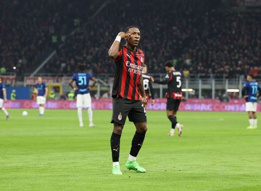 MILANO, ITALIA - 08 MARZO: Pervis Estupinan dell'AC Milan esulta dopo aver segnato il gol durante la partita di Serie A tra AC Milan e FC Internazionale allo Stadio Giuseppe Meazza l'8 marzo 2026 a Milano, Italia. (Foto di Claudio Villa/AC Milan via Getty Images) Estupinan, Il sondaggio del Tottenham: ricongiungimento con De Zerbi?- immagine 2