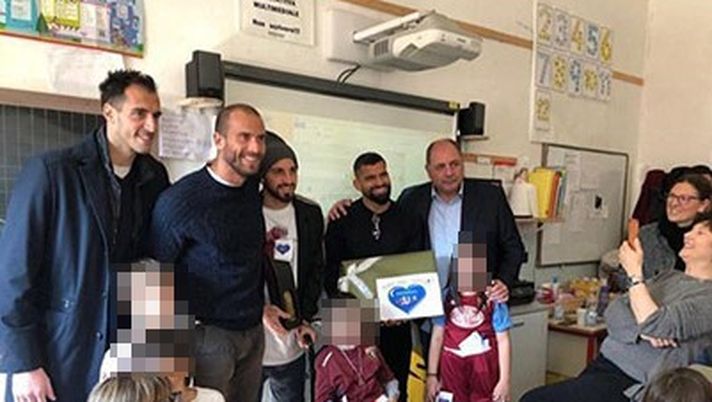 Sorpresa ad Alba: quattro giocatori del Torino in visita alla piccola Alessandra - immagine 1