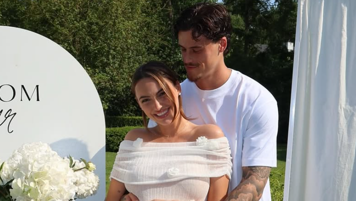 Festa in casa Svilar: il portiere della Roma è diventato papà di Lio-Mile – FOTO Festa in casa Svilar: il portiere della Roma è diventato papà di Lio-Mile – FOTO - immagine 1