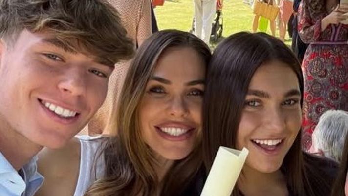 Chanel, festa di maturità con Cristian e Ilary. La battuta di Totti: “Ora nevica” Chanel, festa di maturità con Cristian e Ilary. La battuta di Totti: “Ora nevica” - immagine 1