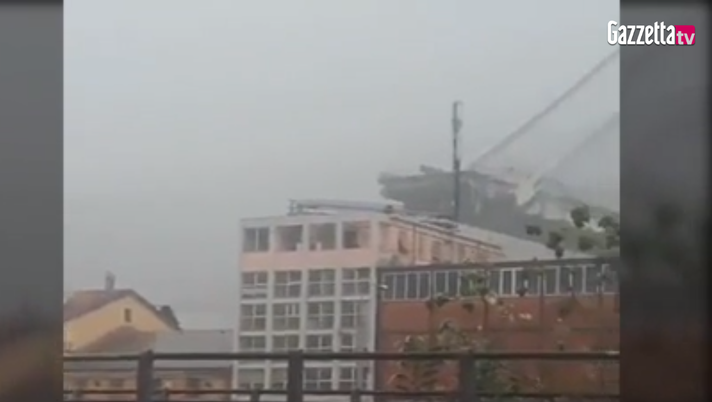 Serie A, in campo con una maglietta commemorativa per la tragedia di Genova - immagine 1