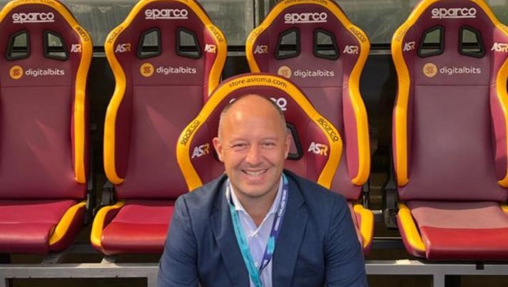 L’agente di Lukaku cambia foto profilo su WhatsApp: sorride sulla panchina della Roma L’agente di Lukaku cambia foto profilo su WhatsApp: sorride sulla panchina della Roma - immagine 1