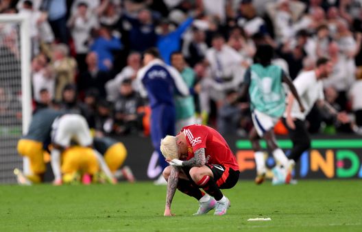 Alejandro Garnacho sconsolato dopo la sconfitta in finale. (Foto di David Ramos/Getty Images) Garnacho Manchester United