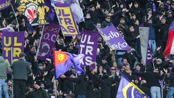 Derby ad alta tensione: ultras viola a Pisa, la polizia ferma gli scontri