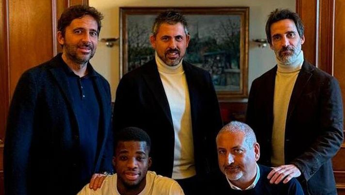 FOTO Traorè approda al Napoli: lo scatto della firma sui social - immagine 1