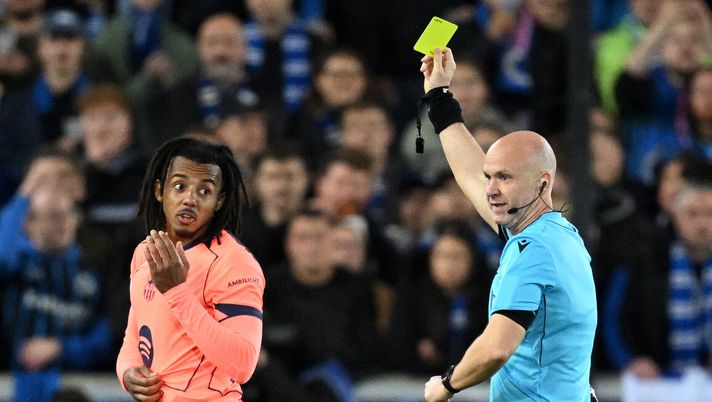 Taylor, altro abbaglio in Brugge-Barcellona: il rigore inesistente che ha stupito tutti - immagine 1