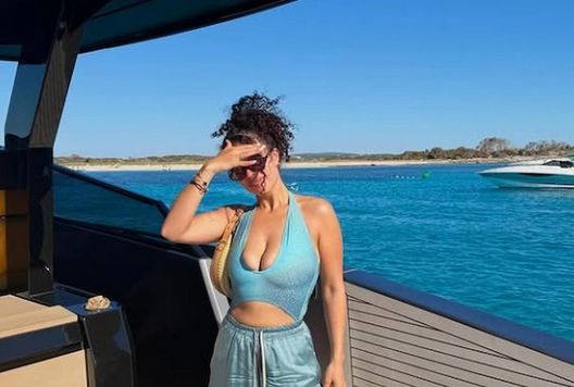 Dumfries passa al Real. La moglie posta le foto di Ibiza, i tifosi blancos le scrivono- immagine 2