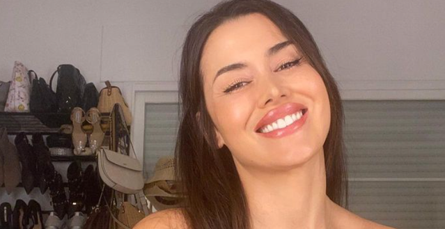 Instagram Eva Padlock toglie l’accappatoio: tra topless e lingerie viaggia la fantasia dei fan- immagine 2