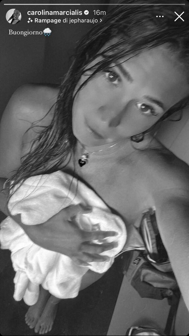 Carolina Marcialis, buongiorno bollente. Il selfie di lady Cassano lascia senza parole- immagine 2