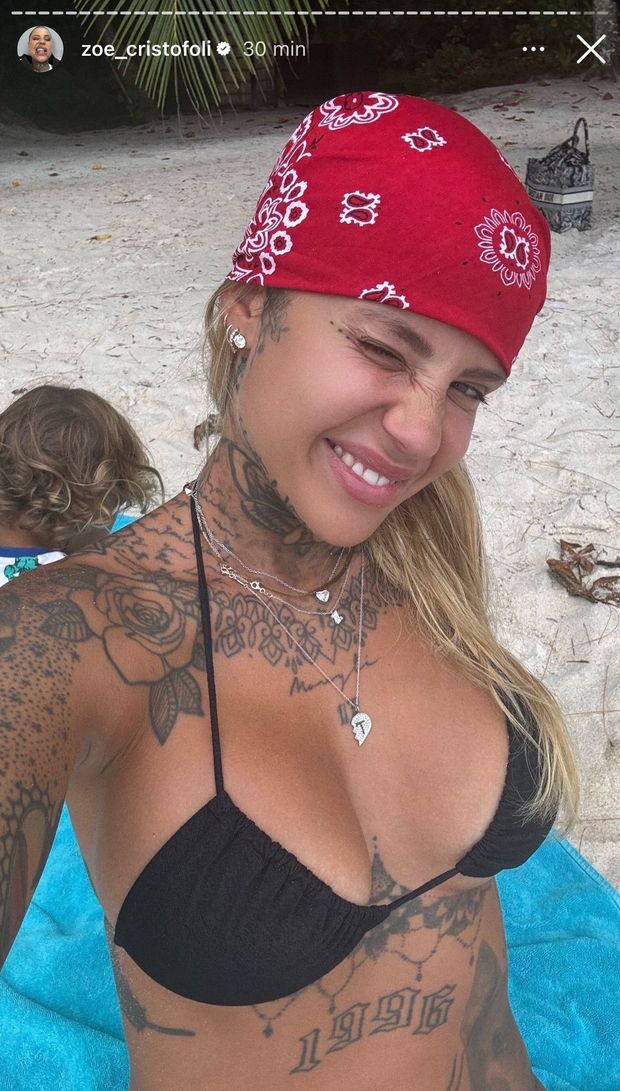 Zoe Cristofoli, décolleté spettacolare. Lady Hernandez, fisico super in bikini- immagine 2