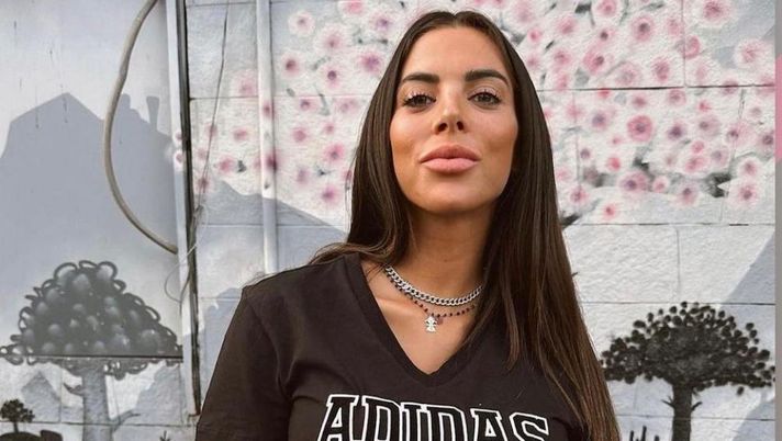 La moglie di Sensi sui social: “Salvini ti adoro”. E poi spiega ai suoi follower perché La moglie di Sensi sui social: “Salvini ti adoro”. E poi spiega ai suoi follower perché - immagine 1