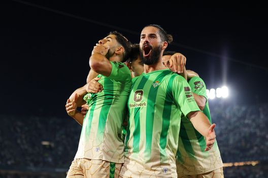 SEVILLE, SPAIN - MAY 12: Isco of Real Betis celebrates after his teammate Ayoze Perez (L) scored their team's third goal during the LaLiga EA Sports match between Real Betis and UD Almeria at Estadio Benito Villamarin on May 12, 2024 in Seville, Spain. (Photo by Fran Santiago/Getty Images)